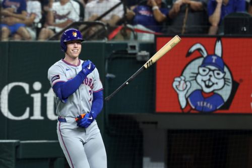 Mets play spoiler with three long balls in victory over Rangers
