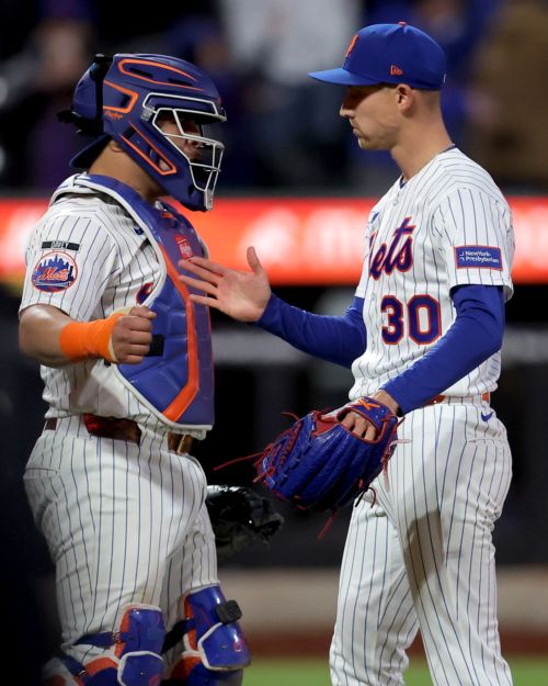 Mets finally win a game, but Lindor exits early