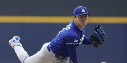 Yamamoto in 'complete control' in first Milwaukee start since NLCS gem