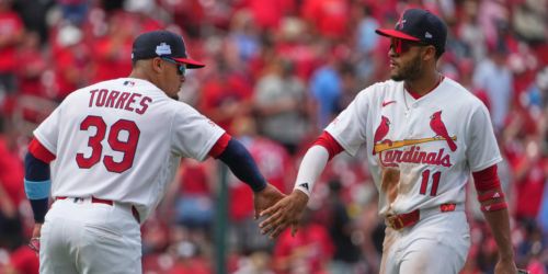 Scott's key bunt embodies Cardinals' style in sweep of Reds