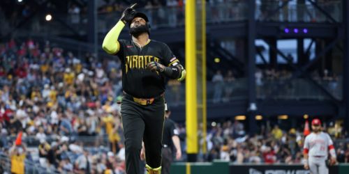 Ozuna embracing new clubhouse role while trying to regain form
