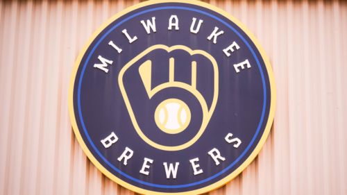 Brewers agree to minor league deal with Dominican Winter League standout