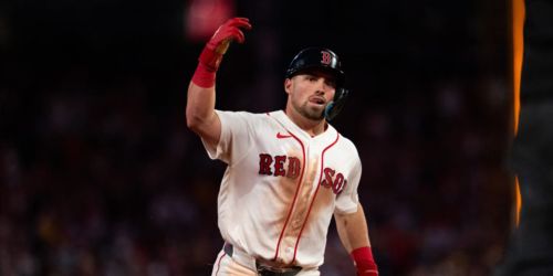 Durbin shrugs at ailing finger, late night -- then slugs go-ahead homer