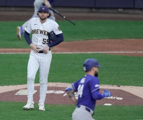 Brewers collect hits but little else in 5-1 loss to Dodgers