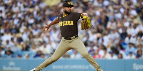 Vásquez in stable condition after fainting, sent to ER after start in LA