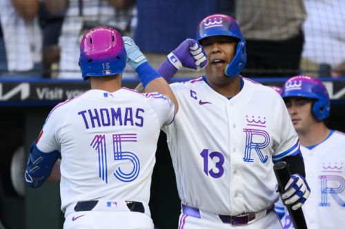 Timely double plays lead to a second straight Royals victory
