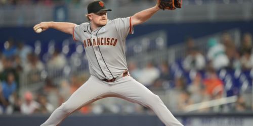Webb shoulders load for Giants with 3rd consecutive 8-inning outing