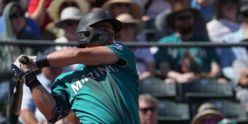 Young's massive HR (478 feet!) highlights Mariners' massive night