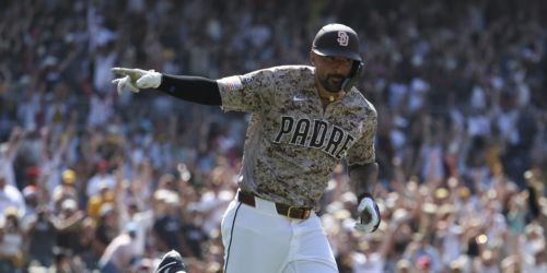 Castellanos is settling into role with Padres -- and proves it with clutch HR
