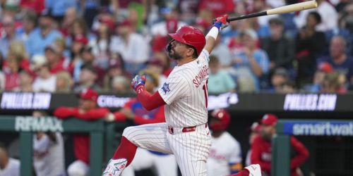 Phillies ride pair of Schwarber HRs to emphatic series-opening win over Cubs