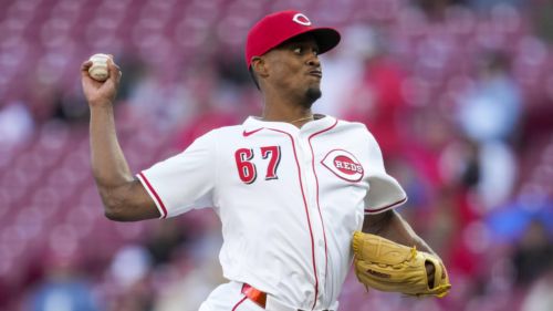 Reds' castoff finds new home with Cubs after Mariners had their fill