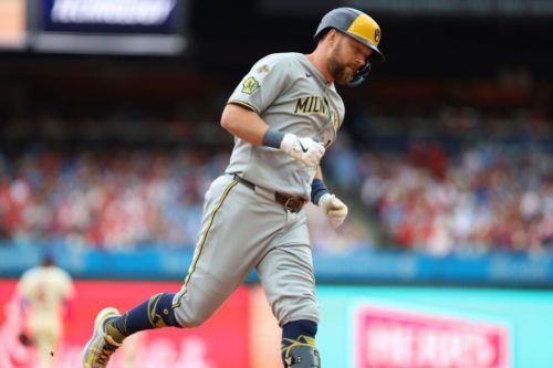 Guardians to sign Rhys Hoskins to minor league deal