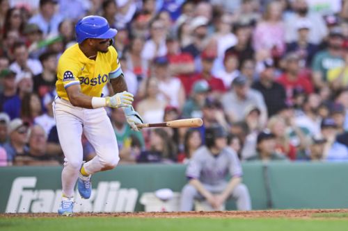 ‘Nuff Cedd does it again, lifts Sox over Rangers 6-3