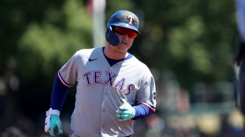 2 Rangers players to draft in fantasy baseball this season, 2 to pass on