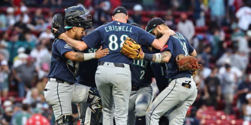 Mariners collect 12 hits to back Wilson's bold new approach to bullpen