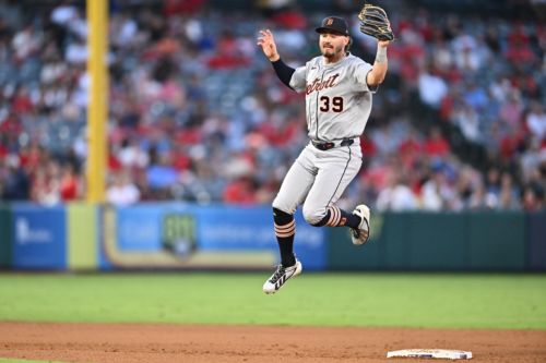 Tigers start second half with a late-inning comeback win