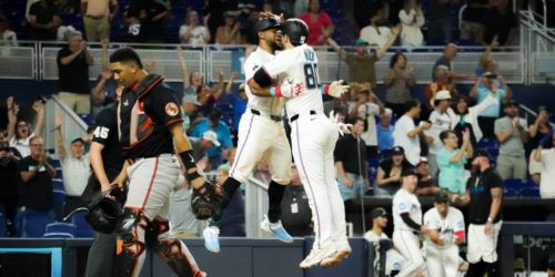 Mack plays hero as Marlins win on walk-off error