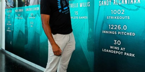 Emotional Alcantara takes his place on leaders wall in Marlins Museum