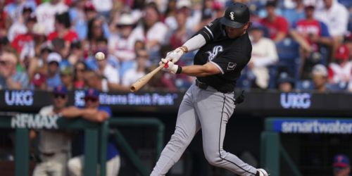 Gonzalez gets silent treatment from White Sox after first MLB homer