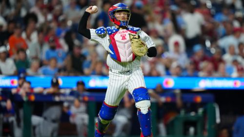 MLB rumors: Yankees eyeing All-Star catcher; Braves focused on offense; Reds are 'open for business'