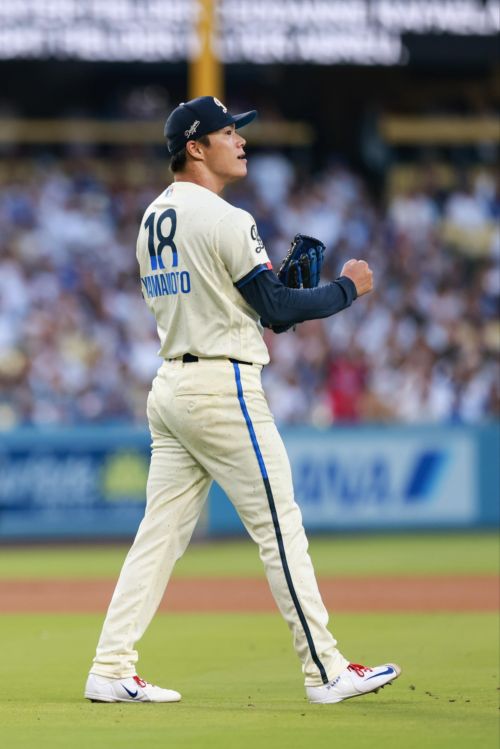 Yoshinobu Yamamoto goes deep, Dodgers can’t support him