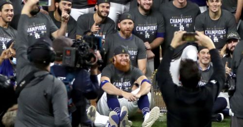 Dodgers great Justin Turner answers your questions, names his favorite baseball guy