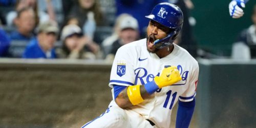 Wild one! Royals rally in 8th before snapping skid on walk-off WP