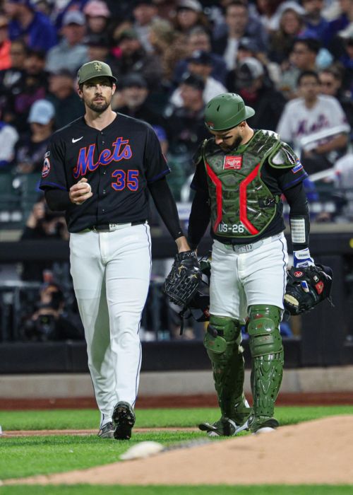 Mets pitcher Clay Holmes has a fractured fibula