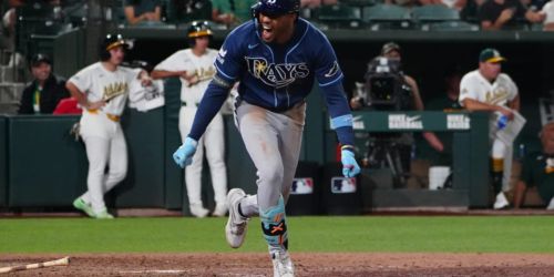 Rays stay rolling as 8-run 8th secures 7th straight win
