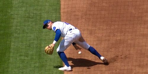 Practice makes perfect: Hoerner pulls off no-look, between-the-legs toss