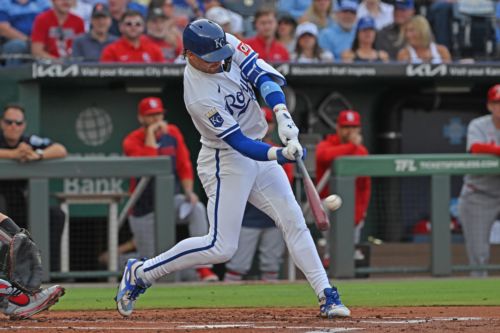 Royals take series opener as offense continues to surge