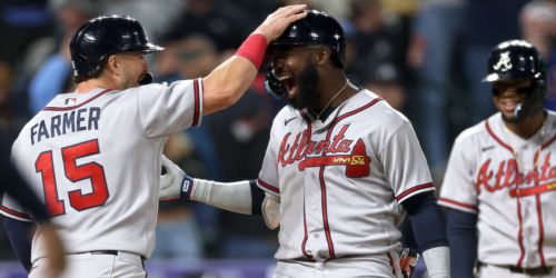 Harris' pinch-hit HR fuels Braves' comeback in Weiss' mile-high homecoming
