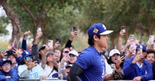 Photos: Shohei Ohtani and other Dodgers stars work out at spring training