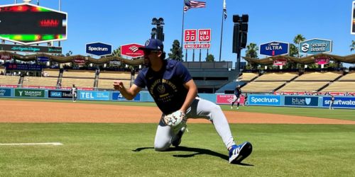 'Johnny Rockets' joins Brewers, gets 1st big league start