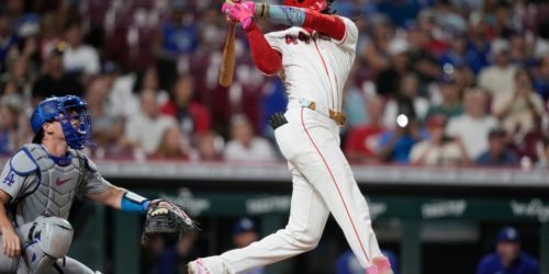 Elly's ballpark-fleeing blast highlights otherwise tough night for Reds' bats