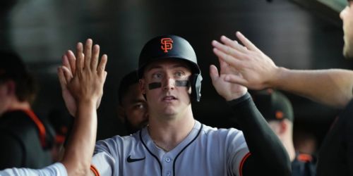 Giants bring back Knizner to provide catching depth with Susac on the IL