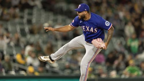 Rangers avoid major blow to bullpen after Luis Curvelo's scary injury