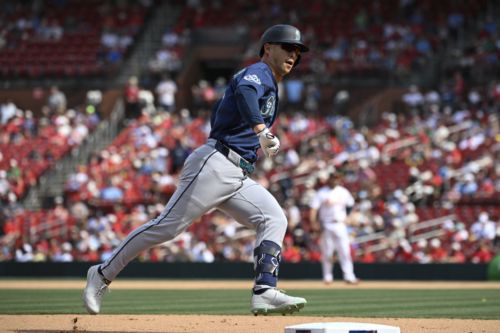Rob Refsnyder’s first career pinch-hit home run pushes Mariners past Cardinals, 3-2