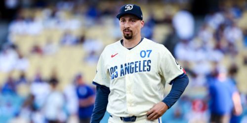 Dodgers place Snell on IL with loose bodies in elbow; surgery not ruled out