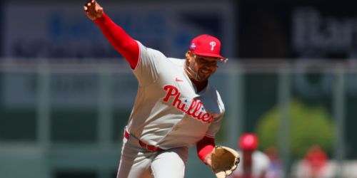 Early blasts, quiet bats end Phils' streak against Rockies