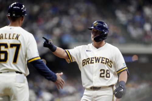 Brewers cruise to 6-2 victory over Cardinals