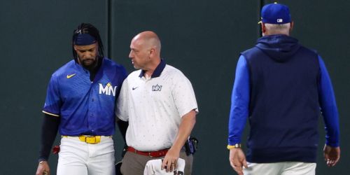 Buxton 'in good spirits,' day to day after Friday's early exit with right shoulder injury