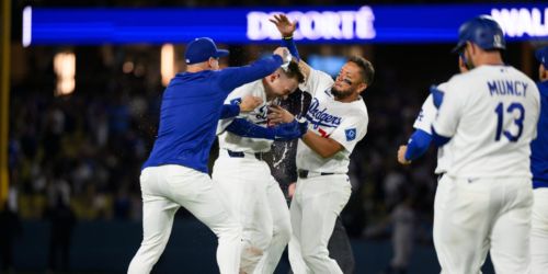 Rushing the walk-off hero in Dodgers' 1st extra-inning game -- and 60th win!