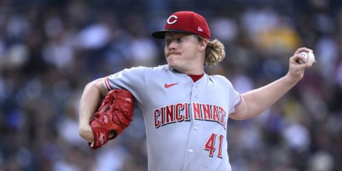 Reds unravel in pivotal 7th inning to spoil Abbott's quality start