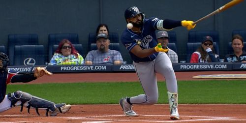 Caminero fouls ball off of face in 1st inning, exits with bruised right jaw