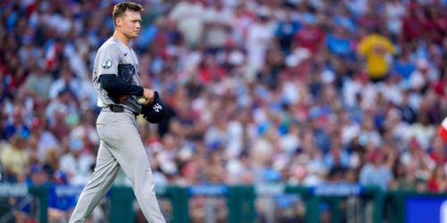 Struggling Warren digs too deep a hole for Yanks' banged-up offense