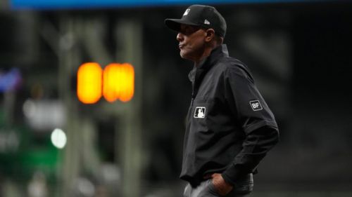 Ump Bucknor in spotlight again after missed call