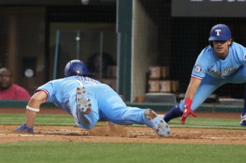 28-31 – Rangers close out May with 6-3 win to sweep Royals