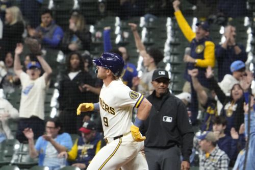 Brewers bring chaos in 6-2 win over Rays