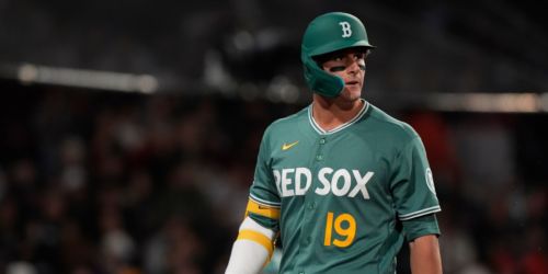 Anthony (back) 'feeling better,' but out of Sox's lineup for 3rd straight game